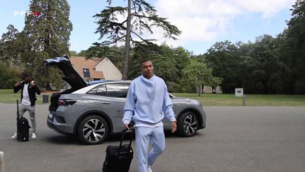 Mbappé, Giroud and Dembélé's arrival at Clairefontaine