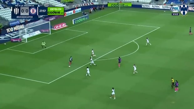 Burkenroad receives backheel pass and scores the winner vs Cruz Azul Women