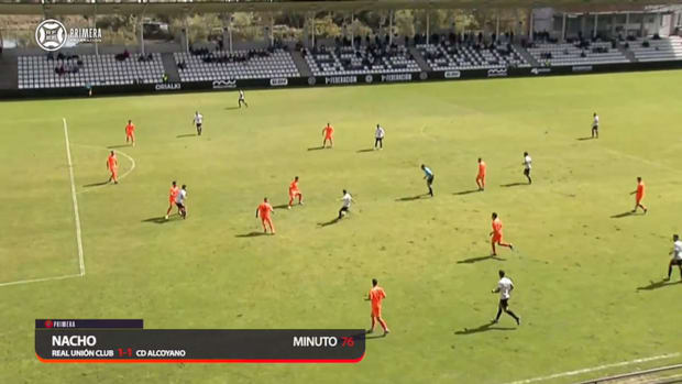 Impressive long-range strike in the Spanish third tier
