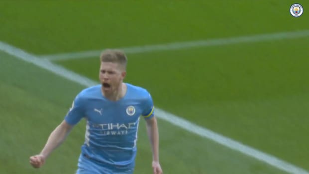 De Bruyne and Mahrez inspire City to thrash United