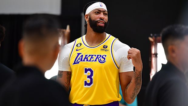 Anthony Davis at Lakers training camp