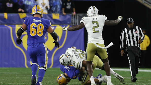 Georgia Tech defensive end Sylvain Yondjouen vs Pittsburgh