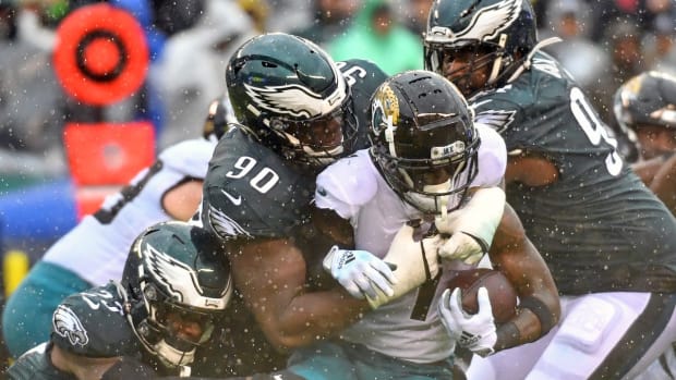 Jordan Davis makes a tackle for loss in Week 4 win over Jaguars