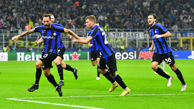 Hakan Çalhanoğlu scores for Inter Milan vs. Barcelona in the UEFA Champions League