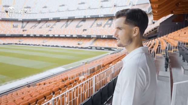 Hugo Guillamón extends his contract until 2026