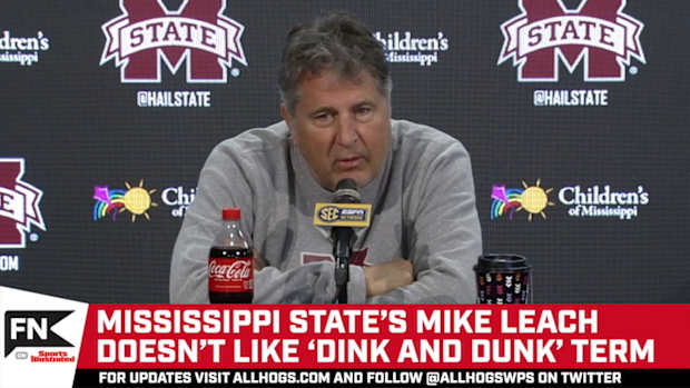 101122-Mike Leach-Dink-Dunk