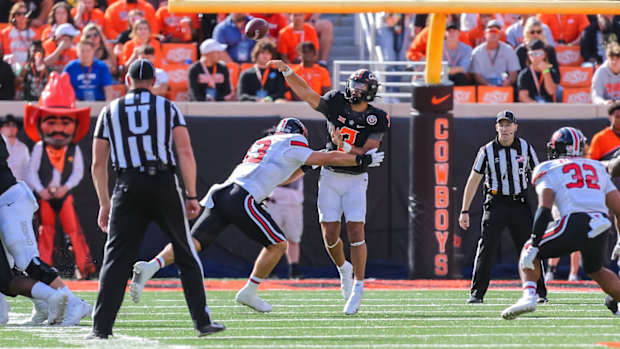 Spencer Sanders Oklahoma State Quarterback