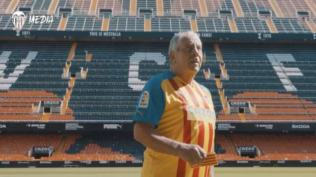 Gayà extends Valencia contract until 2027 