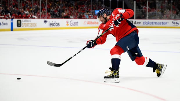 Washington Capitals left wing Alex Ovechkin, NHL, goals record, Gordie Howe, Wayne Gretzky