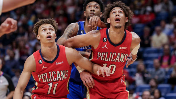 Forward Jaxson Hayes (10) and Guard Dyson Daniels