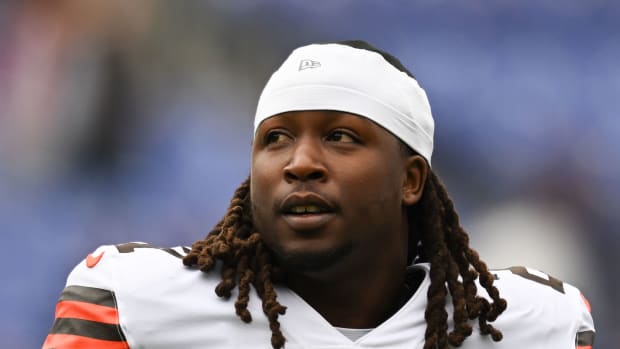 Cleveland Browns running back Kareem Hunt (27) warms up before the game against the Baltimore Ravens at M&T Bank Stadium.