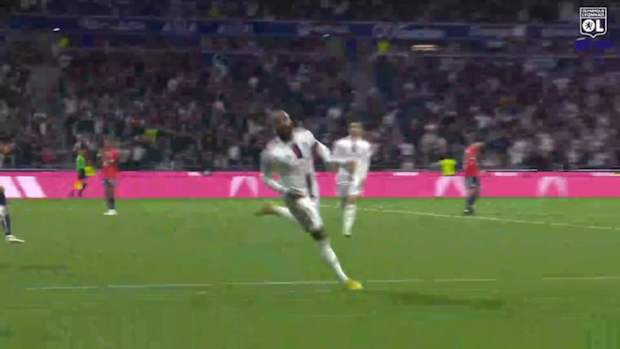 Alexandre Lacazette's goal clinch Laurent Blanc first win at Lyon