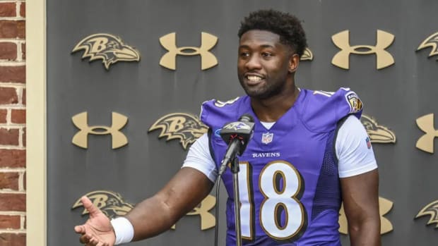 202211021758TMS_____MNGTRPUB_SPORTS-WITH-ADDITION-LB-ROQUAN-SMITH-RAVENS-3-BZ5