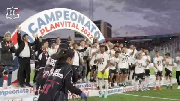 Colo-Colo lift 2022 Chilean league trophy