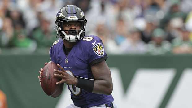 Baltimore Ravens QB Lamar Jackson throws pass against New York Jets