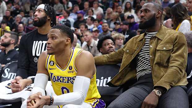 Lakers bench