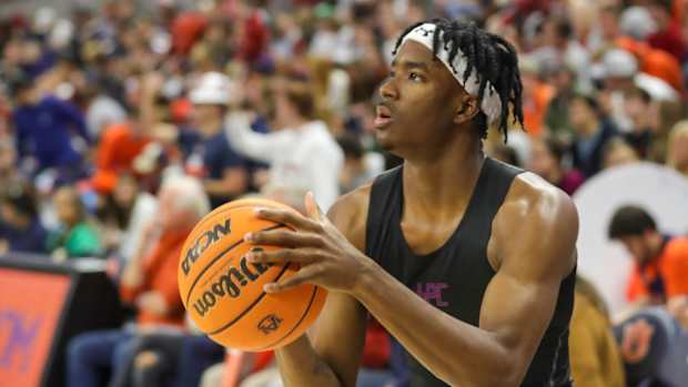 Chance Westry makes his Auburn basketball debut.