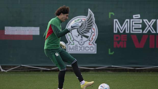 Guillermo Ochoa durante el Entrenamiento de la Seleccion Nacional Mexicana (Mexico), previo al partido amistoso de preparacion de contra Suecia de cara al inicio de la Copa Mundial de la FIFA Catar 2022, en Centro de Entrenamiento LA VINYA, lugar de entrenamiento del equipo GIRONA FC, el 13 de Noviembre de 2022.
