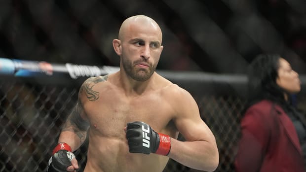 Alexander Volkanovski (red gloves) reacts before a bout against Max Holloway (not pictured) during UFC 276 at T-Mobile Arena.