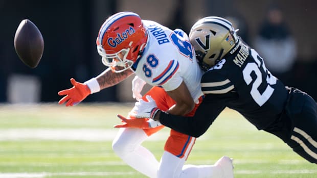 Vanderbilt’s Jaylen Mahoney breaks up a pass vs. Florida.