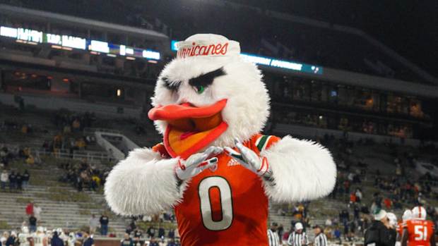 Miami Hurricanes vs Georgia Tech 2022 - Jacurri Brown's 1st start