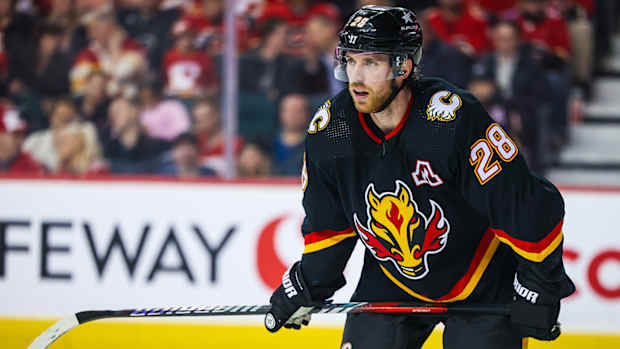 Former Calgary Flames center Elias Lindholm