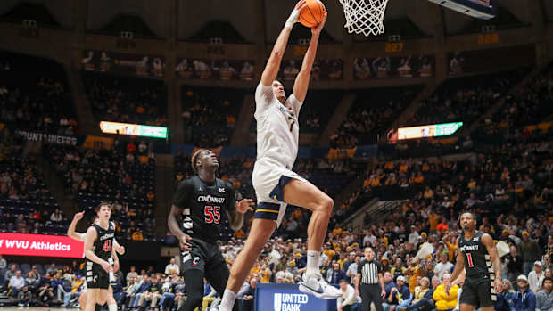 Jan 31, 2024; Morgantown, West Virginia, USA; West Virginia Mountaineers center Jesse Edwards (7) dunks the ball during the second half against the Cincinnati Bearcats at WVU Coliseum. Mandatory Credit: Ben Queen-USA TODAY Sports