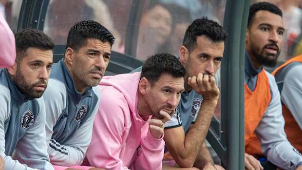 Messi y Suárez se mantienen en el banquillo