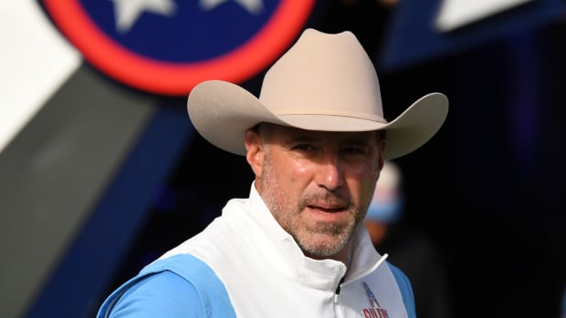 Tennessee Titans coach Mike Vrabel wearing a cowboy hat.