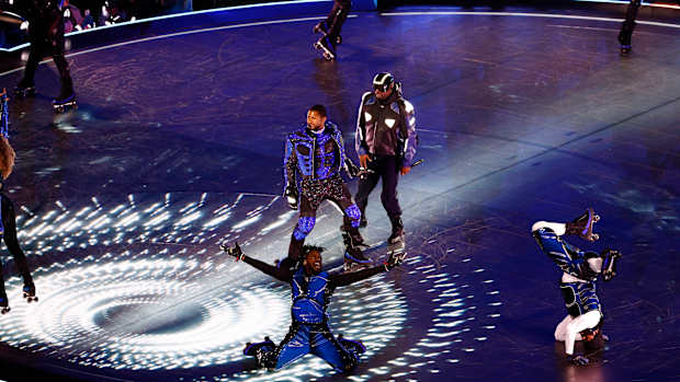 Usher decepciona con su actuación en el show de medio tiempo del Super Bowl LVIII