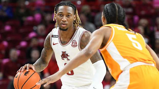 Razorbacks point guard El Ellis against Tennessee