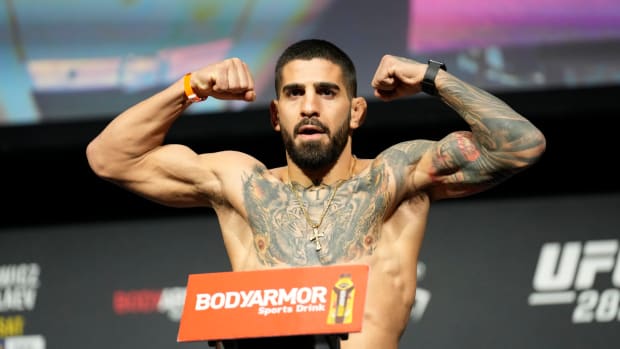 Topuria vs Volkanovski