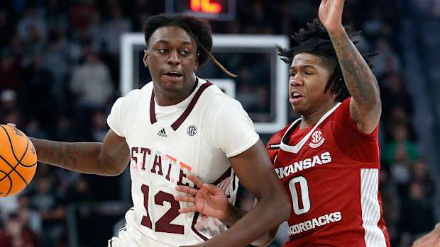 Razorbacks' Khalif Battle guarding Mississippi State's Keshawn Murphy