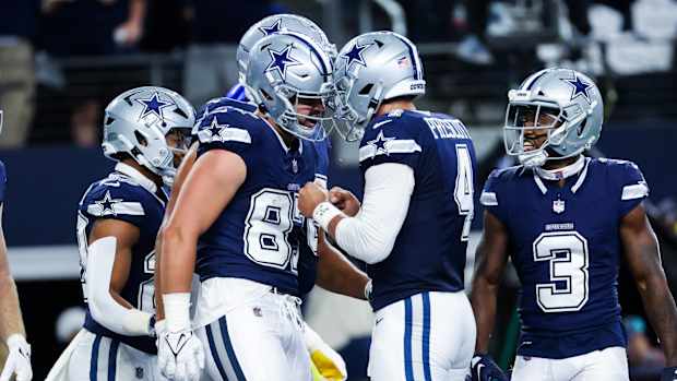 Oct 29, 2023; Arlington, Texas, USA; Dallas Cowboys tight end Jake Ferguson (87) celebrates with Dallas Cowboys quarterback Dak Prescott (4) after catching a touchdown pass during the first quarter against the Los Angeles Rams at AT&T Stadium.