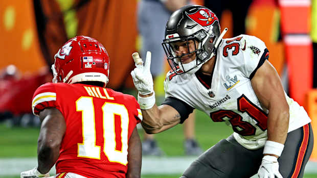 Feb 7, 2021; Tampa, FL, USA; Tampa Bay Buccaneers strong safety Antoine Winfield Jr. (31) taunts Kansas City Chiefs wide receiver Tyreek Hill (10) during the fourth quarter in Super Bowl LV at Raymond James Stadium. Mandatory Credit: Matthew Emmons-USA TODAY Sports