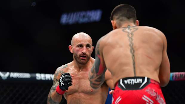 T.J Dillashaw believes Volkanovski was fighting scared at UFC 298