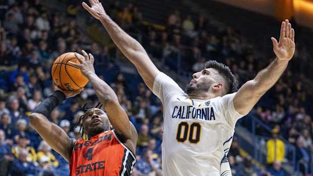 Fardaws Aimaq defends against an Oregon State player