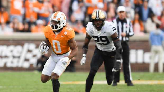 Tennessee running back Jaylen Wright (0) runs the ball during a game between Tennessee and Vanderbilt at Neyland Stadium in Knoxville, Saturday, Nov. 25, 2023.
