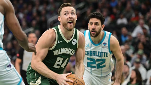 Milwaukee Bucks guard Pat Connaughton (24) looks for a shot against Charlotte Hornets guard Vasilije Micic (22)