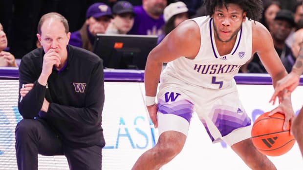 UW coach Mike Hopkins watches as Sahvir Wheeler looks for an opening.