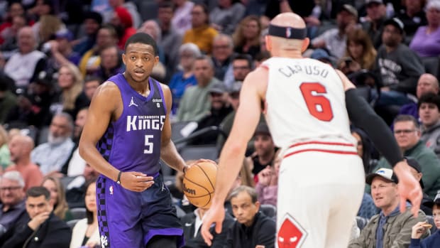 Mar 4, 2024; Sacramento, California, USA; Sacramento Kings guard De'Aaron Fox (5) controls the ball against Chicago Bulls guard Alex Caruso (6) during the second quarter at Golden 1 Center. Mandatory Credit: Ed Szczepanski-USA TODAY Sports  