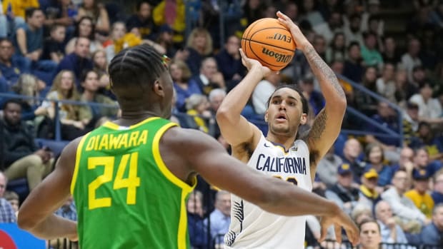 Jaylon Tyson releases a shot against Oregon.