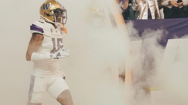Curley Reed runs onto the field at the CFP title game in Houston.