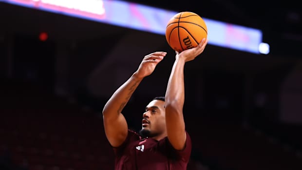 Tolu Smith III getting shots up.