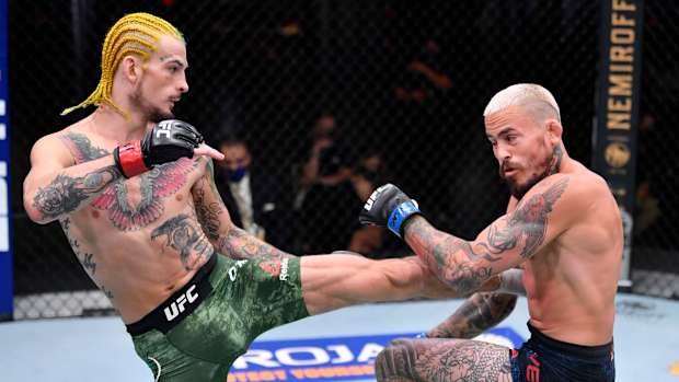 Sean O'Malley delivers a body kick to Marlon "Chito" Vera.