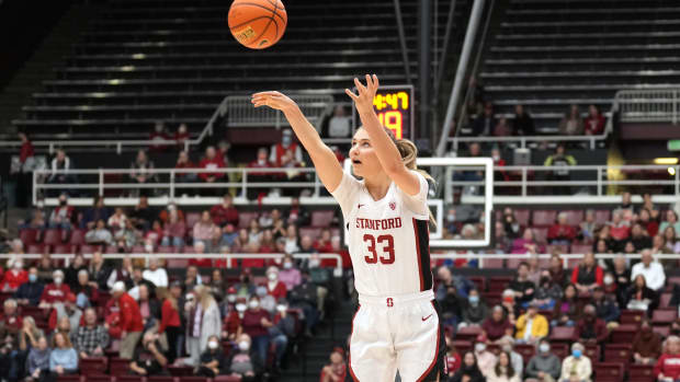 Jan 20, 2023; Stanford, California, USA; Stanford Cardinal guard Hannah Jump (33) shoots against the Utah Utes during the first quarter at Maples Pavilion. Mandatory Credit: Darren Yamashita-USA TODAY Sports
