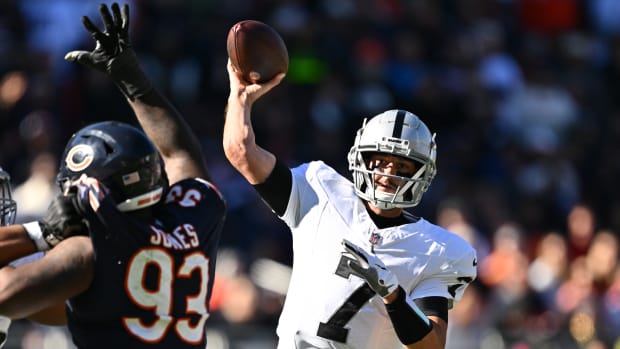 Hoyer during the Raiders’ 30-12 loss to the Bears on Oct. 22, 2023.