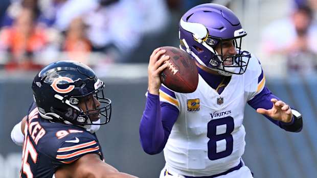 DeMarcus Walker reaches out to try and sack Kirk Cousins last season.