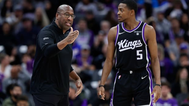 Jan 3, 2024; Sacramento, California, USA; Sacramento Kings head coach Mike Brown talks with guard De'Aaron Fox (5) during the third quarter against the Orlando Magic at Golden 1 Center. Mandatory Credit: Sergio Estrada-USA TODAY Sports