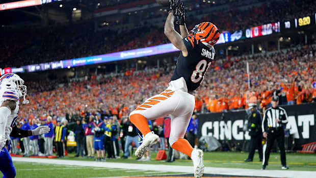 Cincinnati Bengals tight end Irv Smith Jr. (81) catches a touchdown pass in the first quarter during a Week 9 NFL football game between the Buffalo Bills and the Cincinnati Bengals, Sunday, Nov. 5, 2023, at Paycor Stadium in Cincinnati.